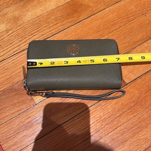 Michael Kors wristlet wallet - Picture 4 of 6